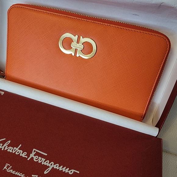 NWT ~ Salvatore Ferragamo Icona Large Gancini Zip Around Wallet ~ Lava - Picture 11 of 15